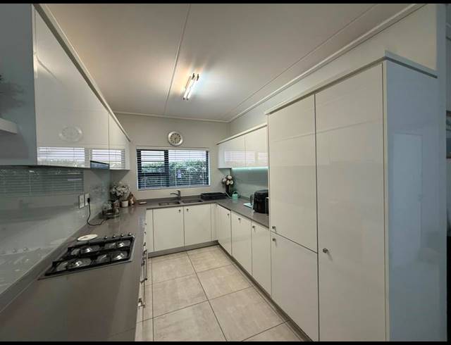 3 BEDROOM APARTMENT FOR SALE IN THE POLOFIELDS